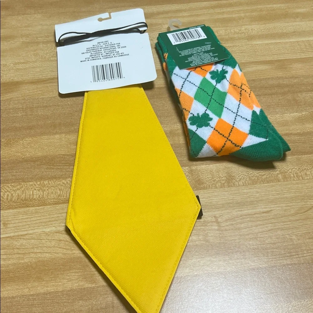 #1349**Gold Glitter Tie and Shamrock Socks Set - Picture 2 of 4